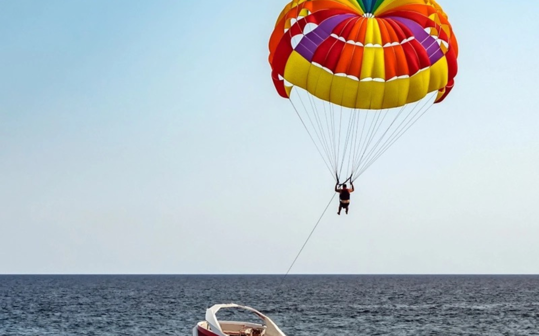Parasailing in Dubai: A Bird’s-Eye View of Luxury and Sea